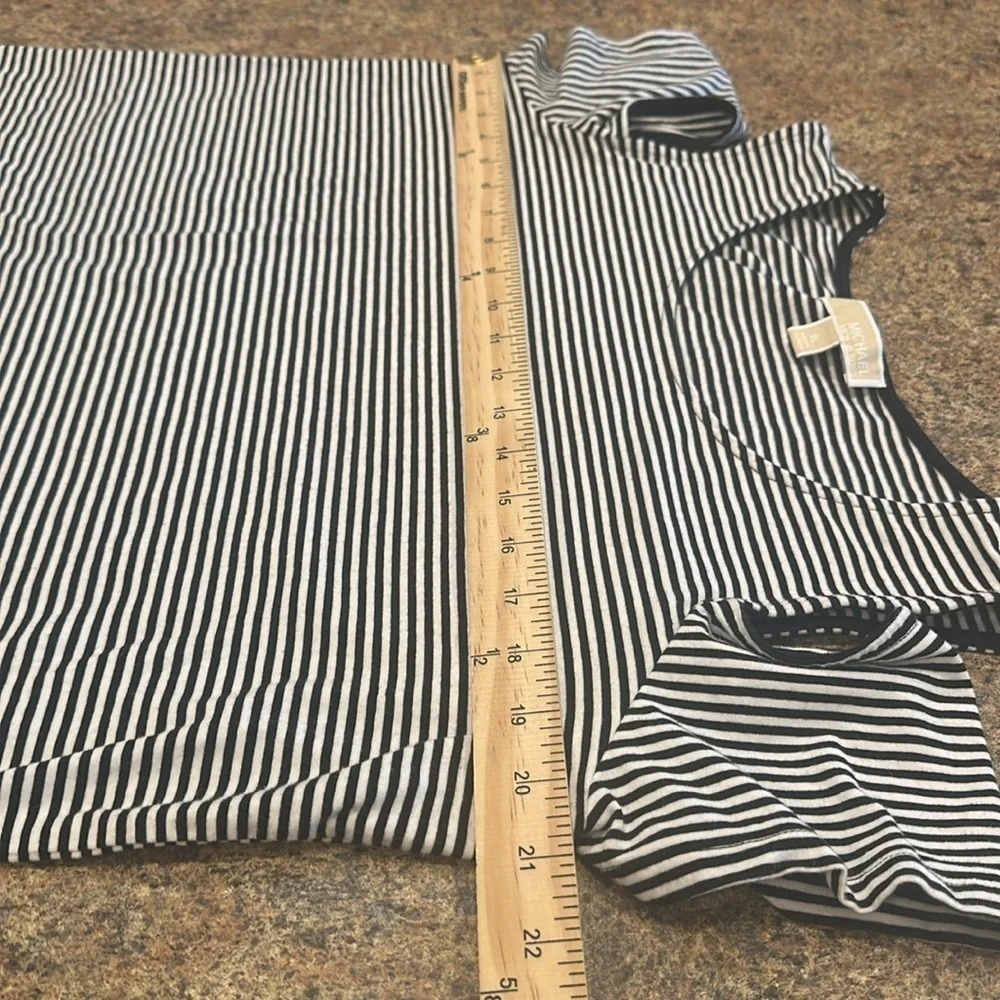 Michael Kors Cold Shoulder Short Sleeved Top Size XL Black White Striped